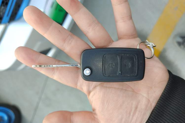 Used Karry Youyou EV 2022 SQR5037 Comfort-Style Van Vehicle Key