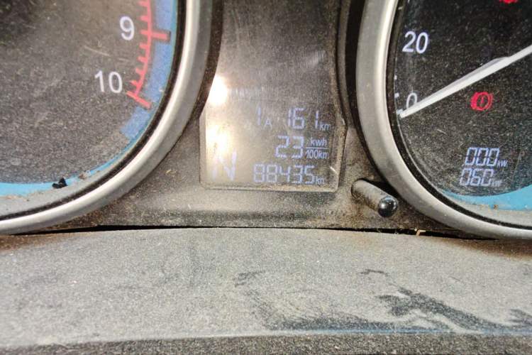 Used Karry Youyou EV 2022 SQR5037 Comfort-Style Van Odometer Close Up