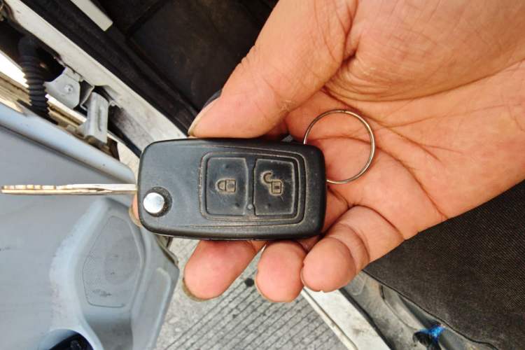 Used Karry Youyou EV 2022 SQR5037 Comfort-Style Van Vehicle Key
