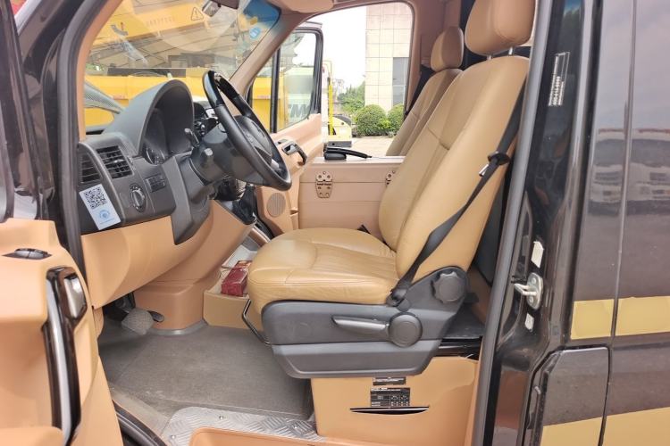 Used Karson C10 2015 3.5L Business & Travel Deluxe Version A Left Front Seat