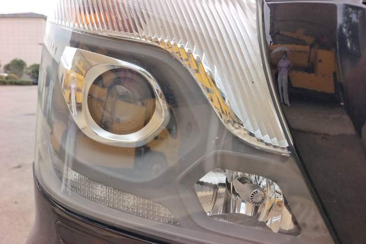 Used Karson C10 2015 3.5L Business & Travel Deluxe Version A Right Front Headlight