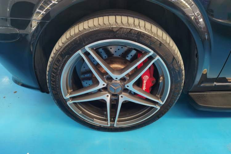 Used Karson Vito 2015 C7 3.0L Commercial Standard Model Left Front Wheel Hub