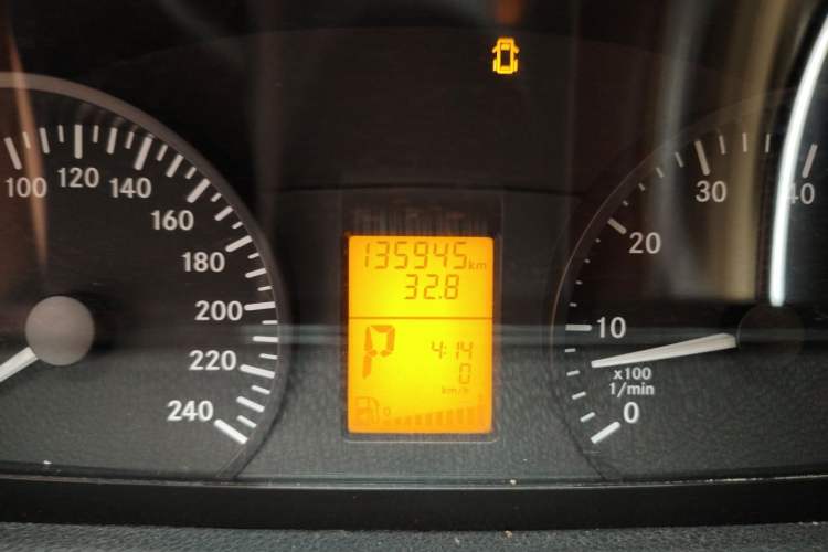 Used Karson Vito 2015 C7 3.0L Business & Luxury Model Variant C Odometer Close Up