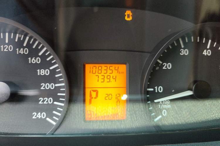 Used Karson Vito  Odometer Close Up