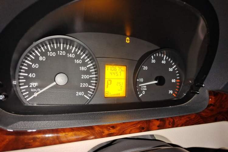 Used Karson Vito 2015 C7 3.0L Business & Luxury Model Variant C Odometer Close Up