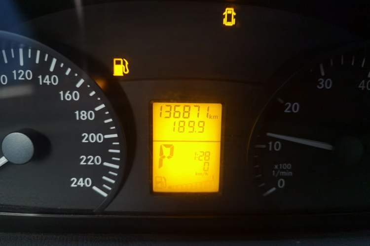 Used Karson Vito 2015 C7 3.0L Commercial Standard Model Odometer Close Up