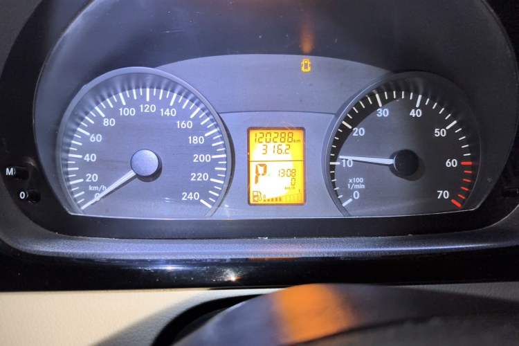 Used Karson Vito 2015 C7 3.0L Business & Luxury Model Variant C Odometer Close Up