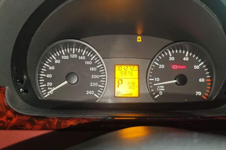 Used Karson Vito 2015 C7 3.0L Commercial Standard Model Odometer Close Up