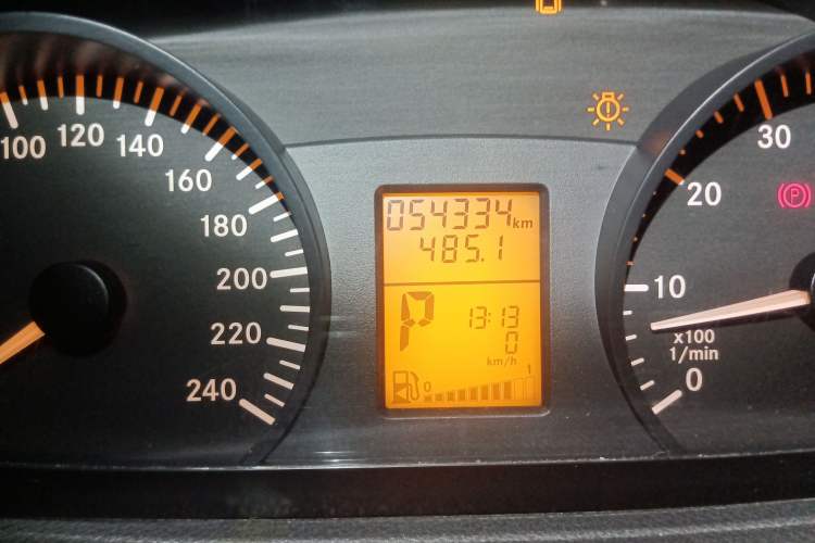 Used Karson Vito 2015 C7 3.0L Commercial Standard Model Odometer Close Up