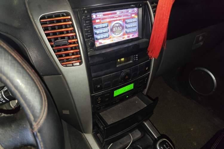 Used Kawei K1 2014 3.2T Two-Wheel Drive Comfort Trim Audio And AC Panel