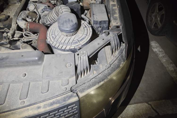 Used Kawei K1 2014 3.2T Two-Wheel Drive Comfort Trim Engine Bay Left