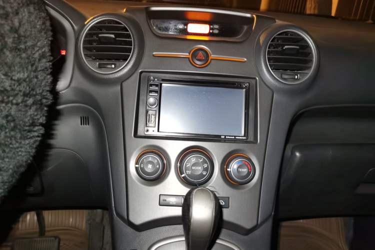 Used Kia 2007 2.0L 5-Seater Comfort Edition Audio And AC Panel