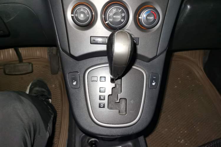 Used Kia 2007 2.0L 5-Seater Comfort Edition Gear Lever