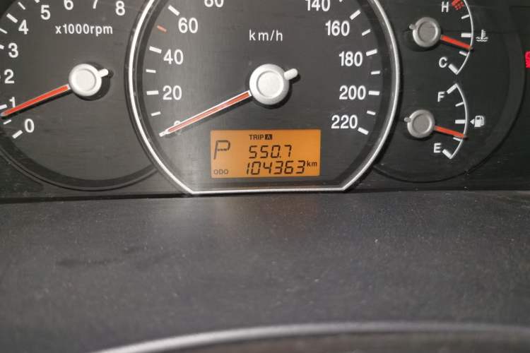 Used Kia 2007 2.0L 5-Seater Comfort Edition Odometer Close Up