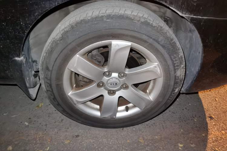 Used Kia 2007 2.0L 5-Seater Comfort Edition Right Front Wheel Hub