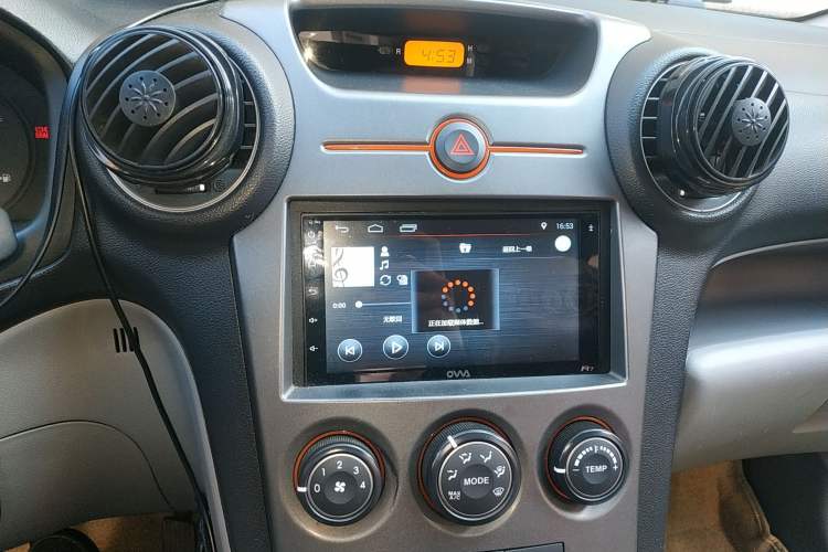 Used Kia 2007 2.0L 7-Seater Comfort Edition Audio And AC Panel