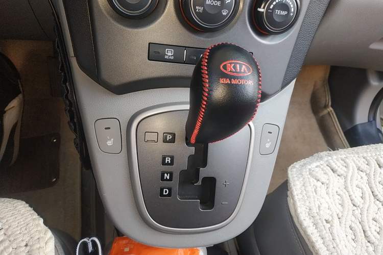 Used Kia 2007 2.0L 7-Seater Comfort Edition Gear Lever