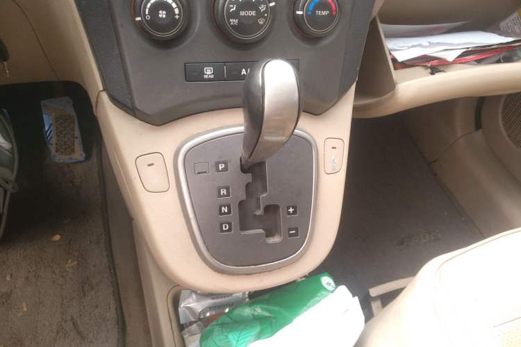 Used Kia 2007 2.0L 7-Seater Comfort Edition Gear Lever