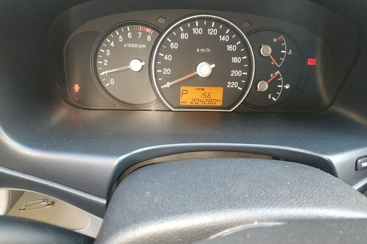 Used Kia 2007 2.0L 7-Seater Comfort Edition Odometer Close Up