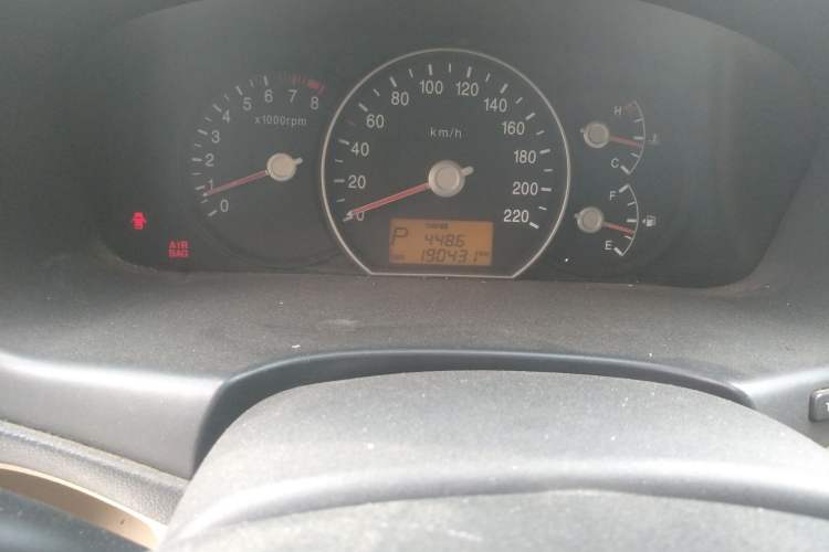 Used Kia 2007 2.0L 7-Seater Comfort Edition Odometer Close Up