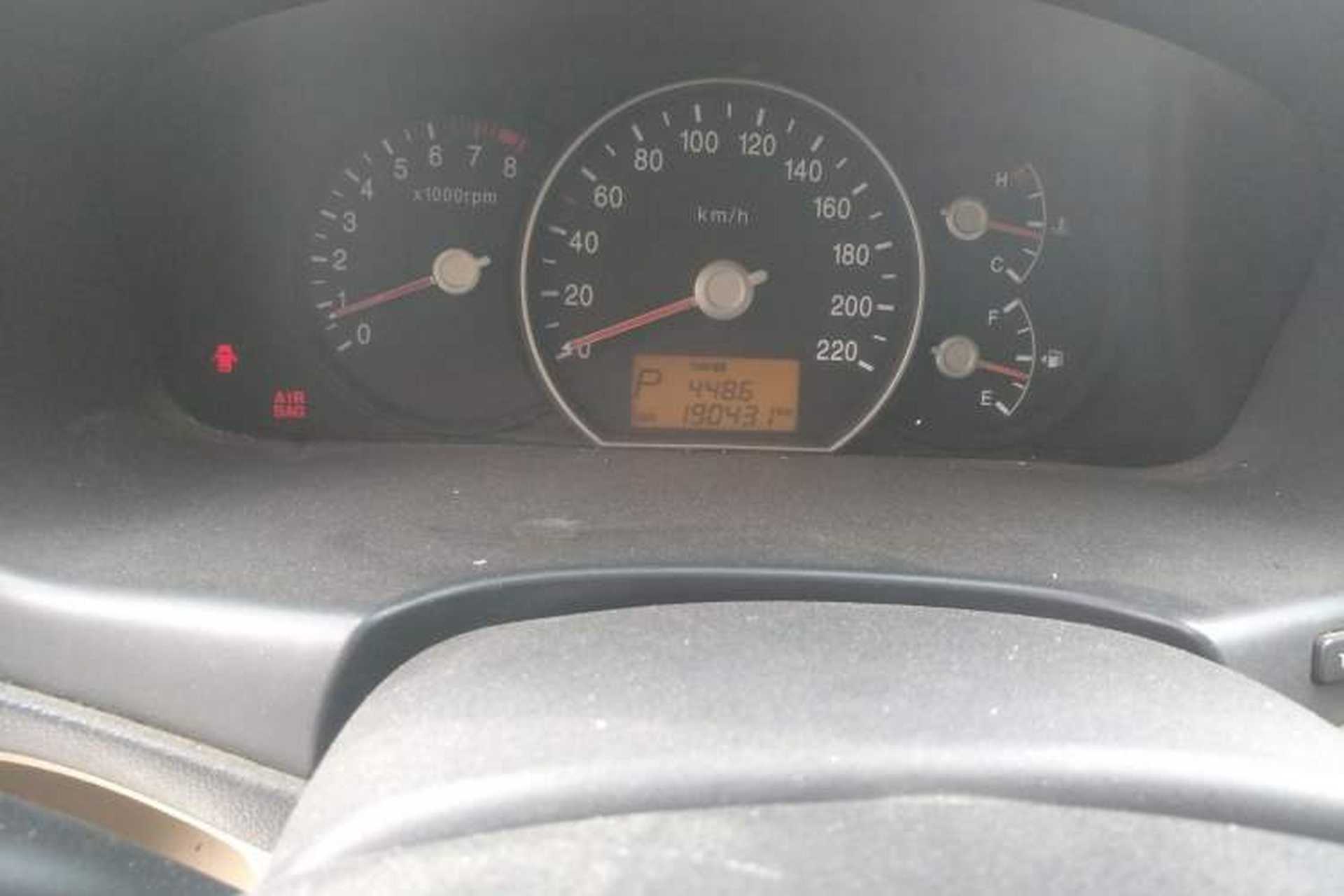 Used Kia 2007 2.0L 7-Seater Comfort Edition Odometer Close Up
