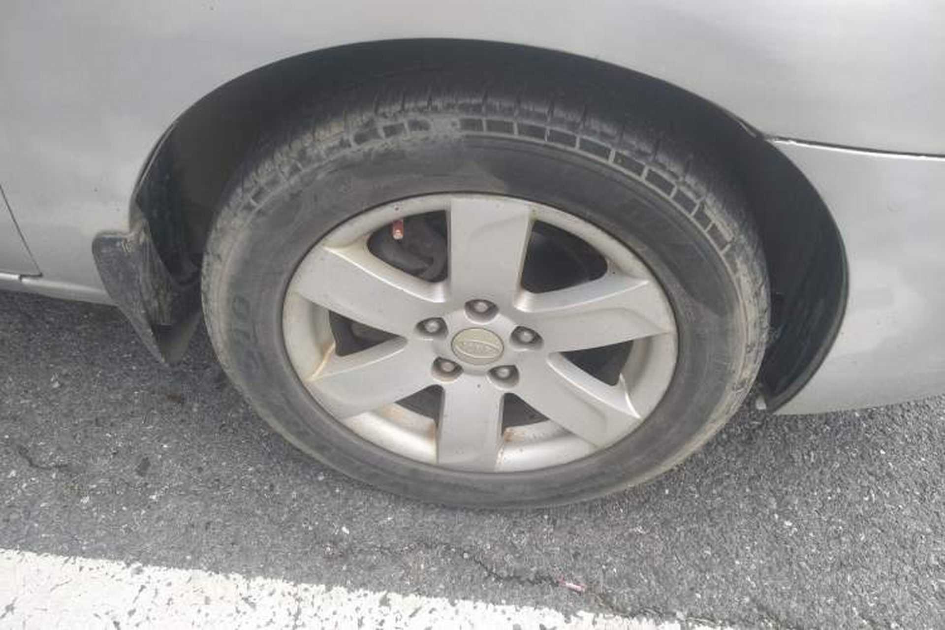 Used Kia 2007 2.0L 7-Seater Comfort Edition Right Front Wheel Hub