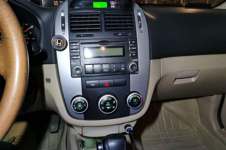 Used Kia 2008 European-style 1.6 AT GL Audio And AC Panel