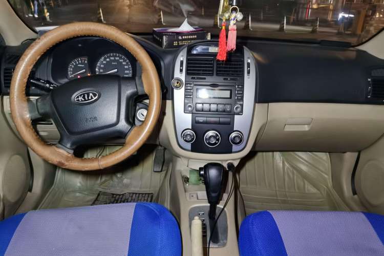 Used Kia 2008 European-style 1.6 AT GL Center Console