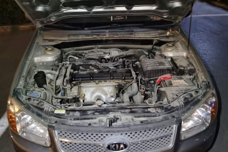 Used Kia 2008 European-style 1.6 AT GL Engine Bay