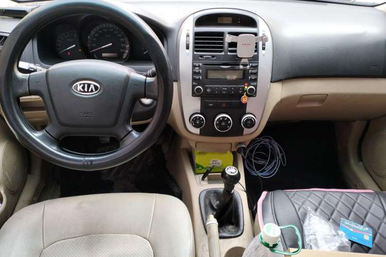 Used Kia 2008 European-style 1.6 MT GL Center Console
