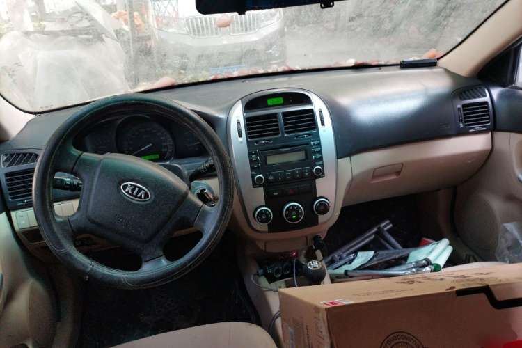 Used Kia 2008 European-style 1.6 MT GL Center Console