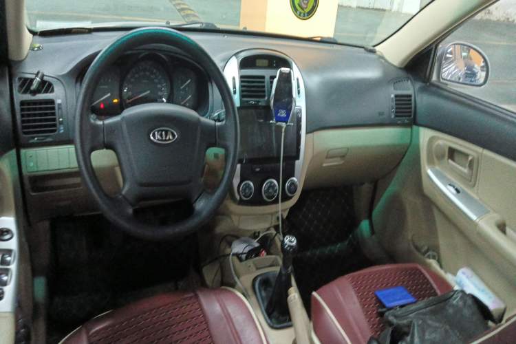 Used Kia 2008 European-style 1.6 MT GL Center Console