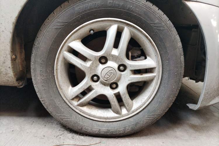 Used Kia 2008 European-style 1.6 MT GL Right Front Wheel Hub