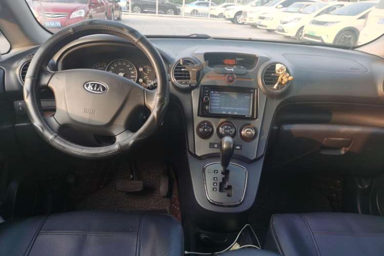Used Kia 2011 2.0L 7-Seater Automatic Standard Edition Center Console