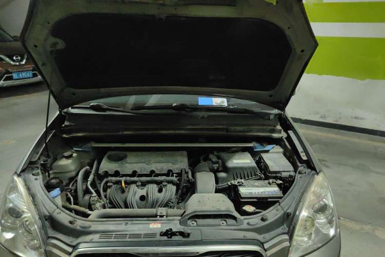 Used Kia 2011 2.0L 7-Seater Automatic Standard Edition Engine Bay