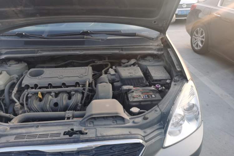 Used Kia 2011 2.0L 7-Seater Automatic Standard Edition Engine Bay Left
