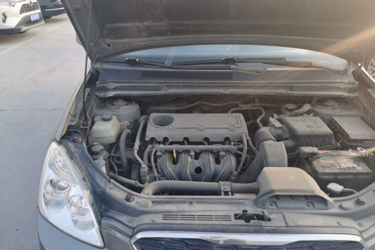 Used Kia 2011 2.0L 7-Seater Automatic Standard Edition Engine Bay Right