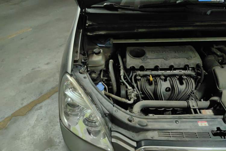 Used Kia 2011 2.0L 7-Seater Automatic Standard Edition Engine Bay Right
