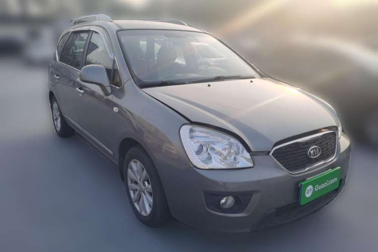 Used Kia 2011 2.0L 7-Seater Automatic Standard Edition Front Right 45 Deg