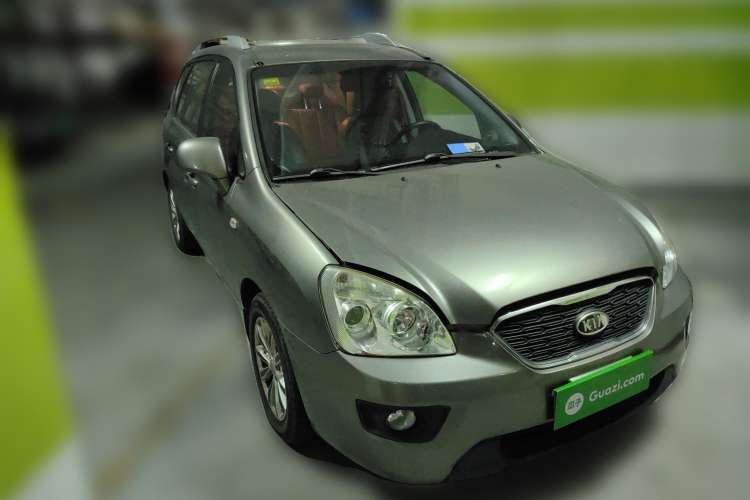 Used Kia 2011 2.0L 7-Seater Automatic Standard Edition Front Right 45 Deg