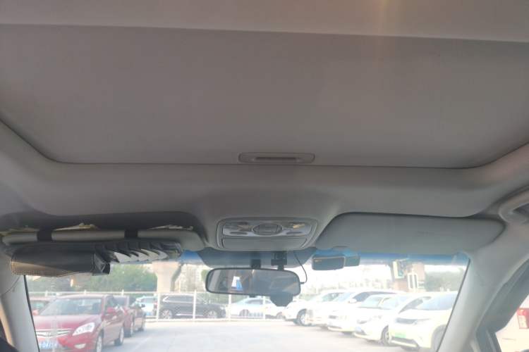 Used Kia 2011 2.0L 7-Seater Automatic Standard Edition Headliner