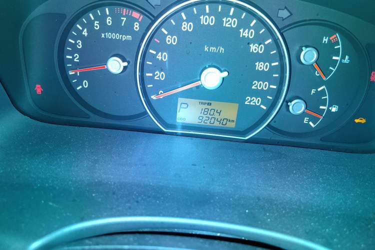 Used Kia 2011 2.0L 7-Seater Automatic Standard Edition Odometer Close Up