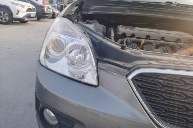 Used Kia 2011 2.0L 7-Seater Automatic Standard Edition Right Front Headlight