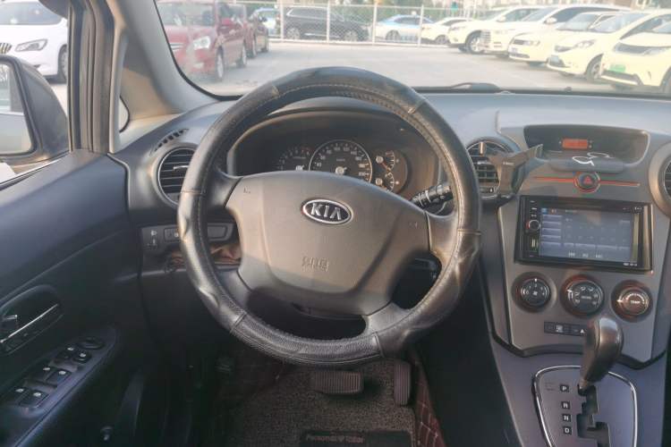 Used Kia 2011 2.0L 7-Seater Automatic Standard Edition Steering Wheel