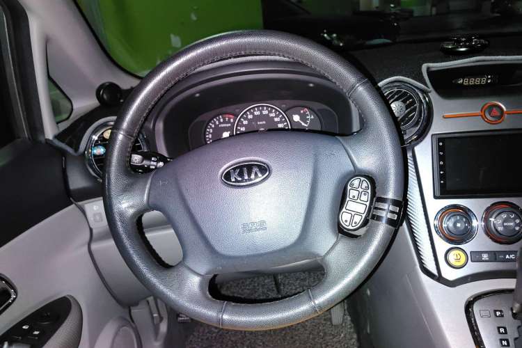 Used Kia 2011 2.0L 7-Seater Automatic Standard Edition Steering Wheel