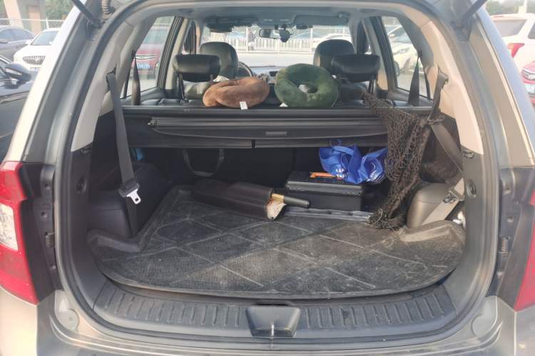 Used Kia 2011 2.0L 7-Seater Automatic Standard Edition Trunk