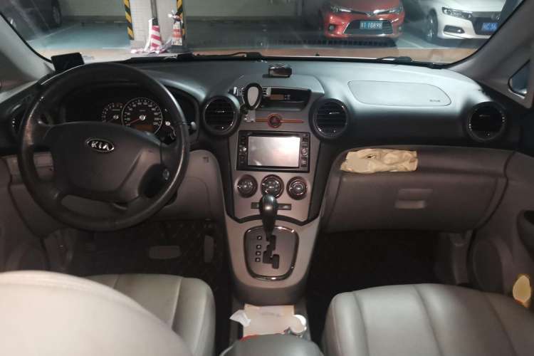 Used Kia 2011 2.0L 7-Seater Automatic Standard Edition Center Console