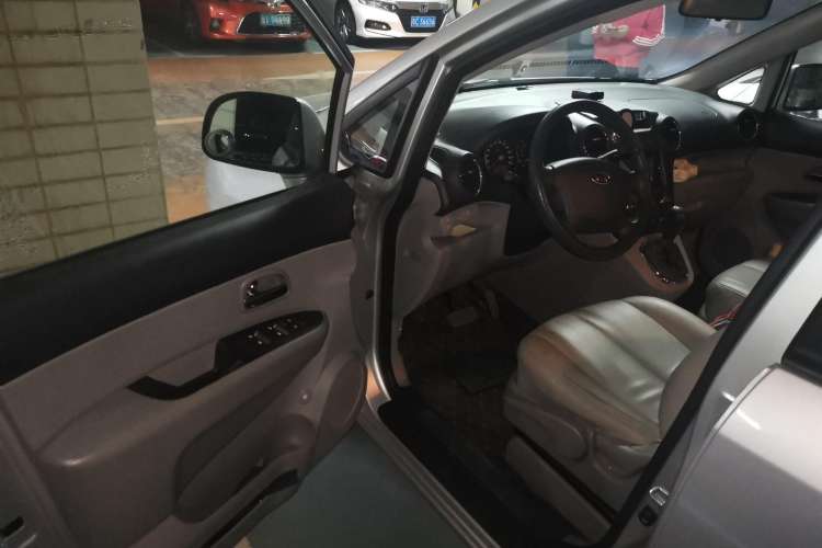 Used Kia 2011 2.0L 7-Seater Automatic Standard Edition Driver Seat
