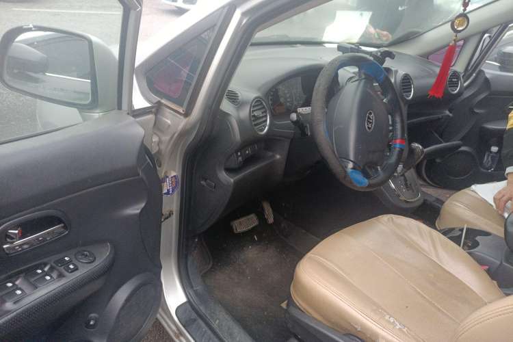 Used Kia 2011 2.0L 7-Seater Automatic Standard Edition Driver Seat