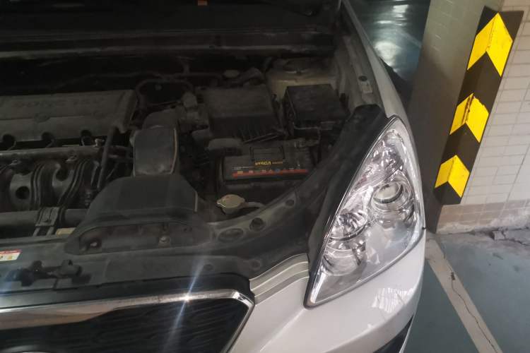 Used Kia 2011 2.0L 7-Seater Automatic Standard Edition Engine Bay Left